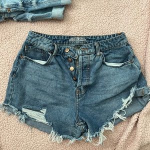 WILDFABLE SIZE 4 RIPPED JEAN SHORTS